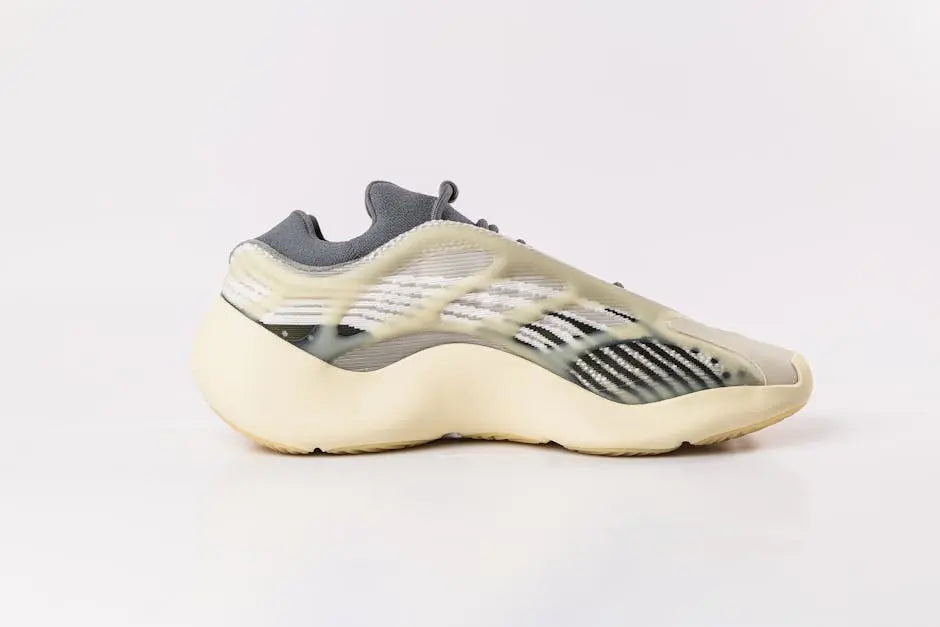 12 Features of Lightweight Sneakers That Mimic Barefoot Comfort